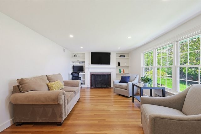 34 Russett Ln, Melrose, MA 02176