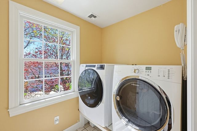 34 Russett Ln, Melrose, MA 02176