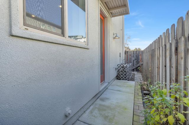 165 Log Pond lane, Sacramento, CA 95818