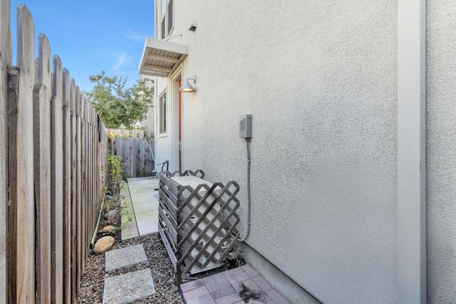 165 Log Pond lane, Sacramento, CA 95818