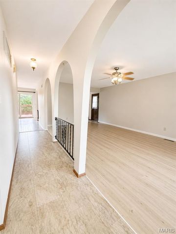 745 Woodrun Drive, Ballwin, MO 63021