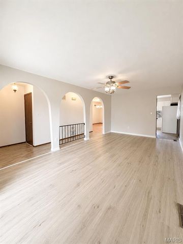 745 Woodrun Drive, Ballwin, MO 63021