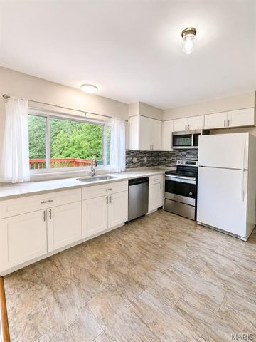745 Woodrun Drive, Ballwin, MO 63021