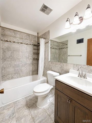 745 Woodrun Drive, Ballwin, MO 63021