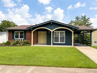 745 Woodrun Drive, Ballwin, MO 63021