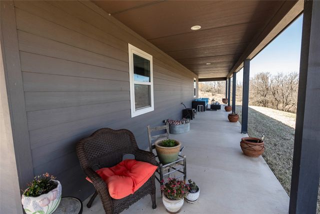 2216 N Greenbrier Road, Nocona, TX 76255