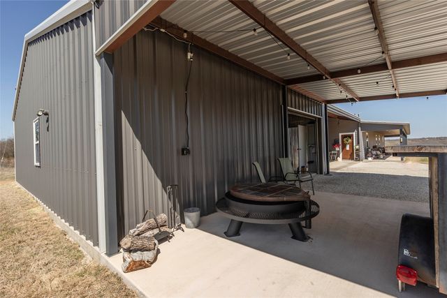 2216 N Greenbrier Road, Nocona, TX 76255