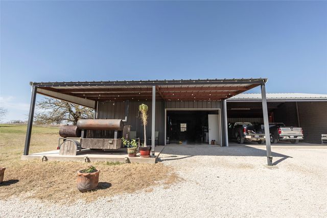 2216 N Greenbrier Road, Nocona, TX 76255