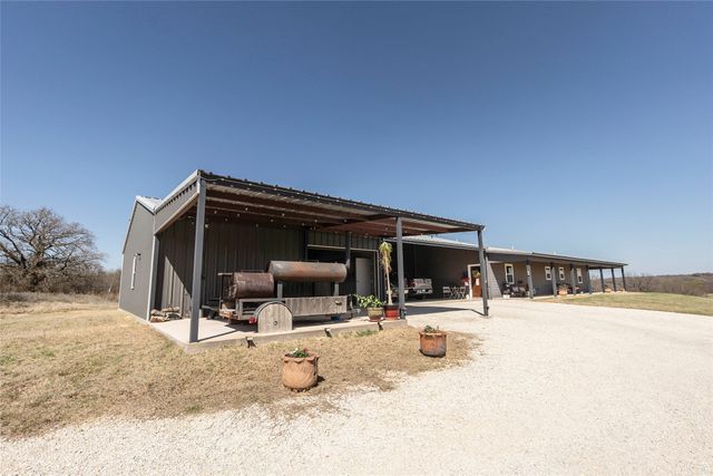 2216 N Greenbrier Road, Nocona, TX 76255
