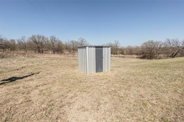 2216 N Greenbrier Road, Nocona, TX 76255