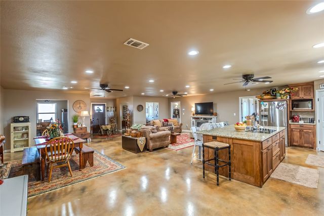 2216 N Greenbrier Road, Nocona, TX 76255