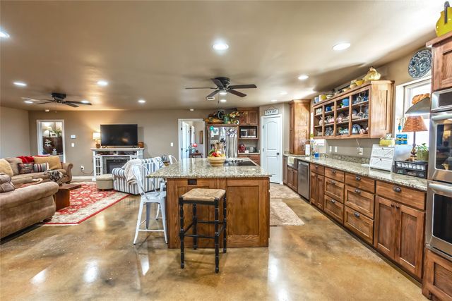 2216 N Greenbrier Road, Nocona, TX 76255