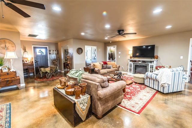 2216 N Greenbrier Road, Nocona, TX 76255