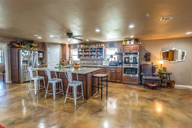 2216 N Greenbrier Road, Nocona, TX 76255