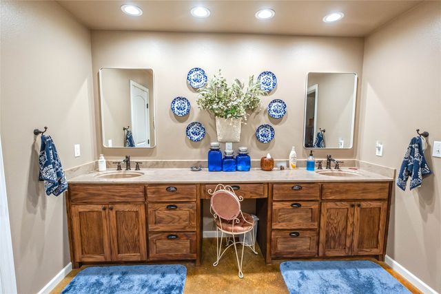 2216 N Greenbrier Road, Nocona, TX 76255