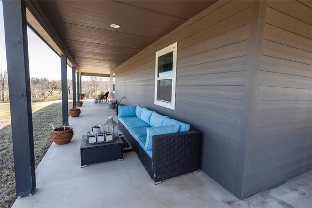 2216 N Greenbrier Road, Nocona, TX 76255