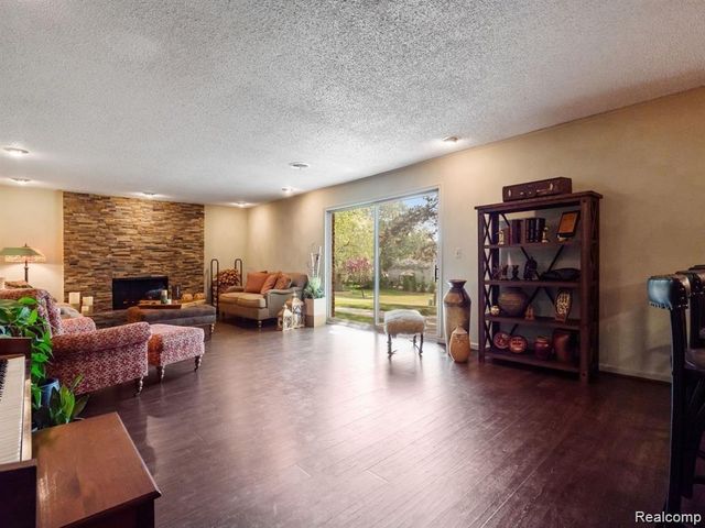 4819 THORNTREE Drive, West Bloomfield Charter Township, MI 48322