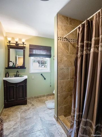 4819 THORNTREE Drive, West Bloomfield Charter Township, MI 48322