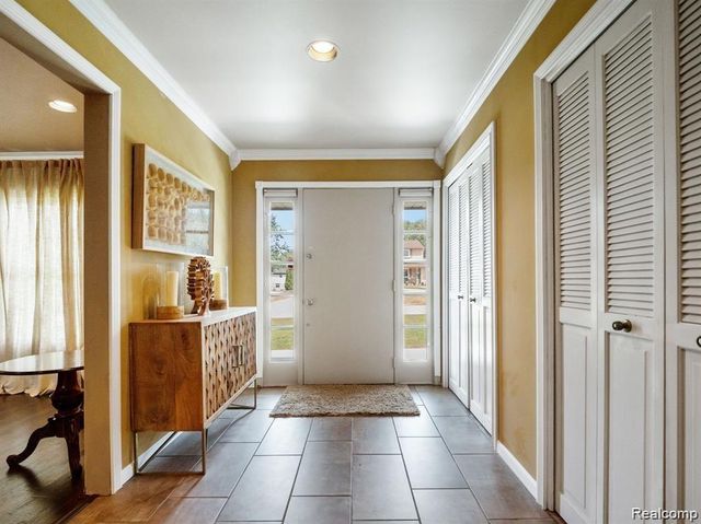 4819 THORNTREE Drive, West Bloomfield Charter Township, MI 48322