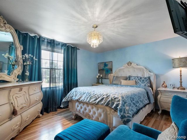 4819 THORNTREE Drive, West Bloomfield Charter Township, MI 48322