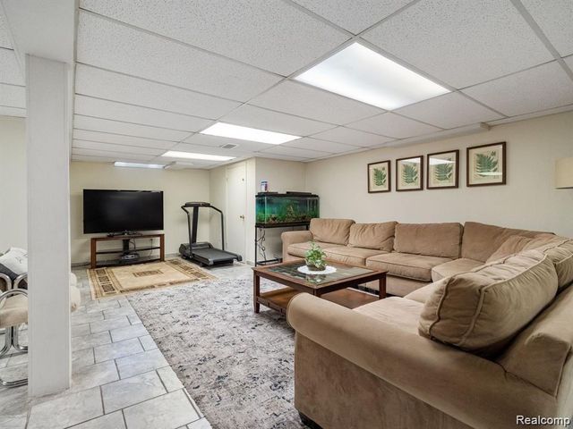 4819 THORNTREE Drive, West Bloomfield Charter Township, MI 48322