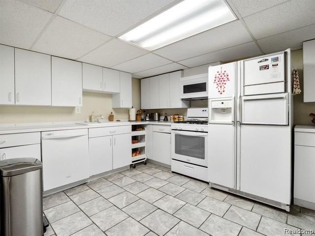 4819 THORNTREE Drive, West Bloomfield Charter Township, MI 48322