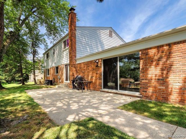 4819 THORNTREE Drive, West Bloomfield Charter Township, MI 48322