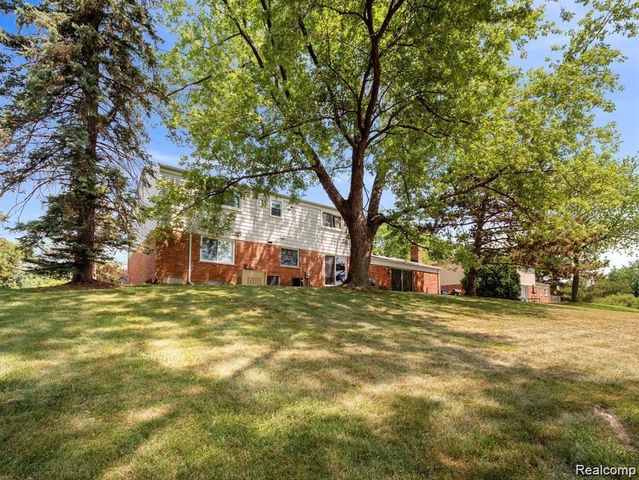 4819 THORNTREE Drive, West Bloomfield Charter Township, MI 48322