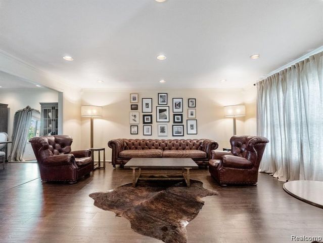 4819 THORNTREE Drive, West Bloomfield Charter Township, MI 48322