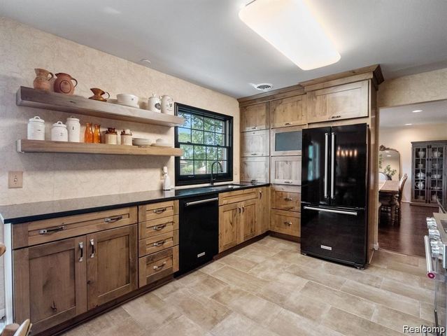 4819 THORNTREE Drive, West Bloomfield Charter Township, MI 48322