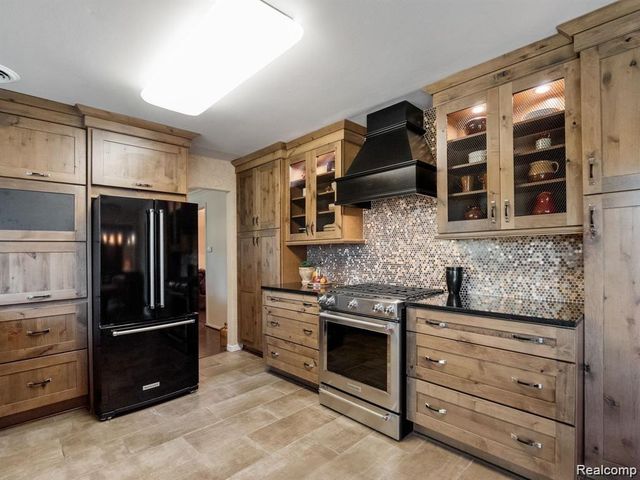 4819 THORNTREE Drive, West Bloomfield Charter Township, MI 48322