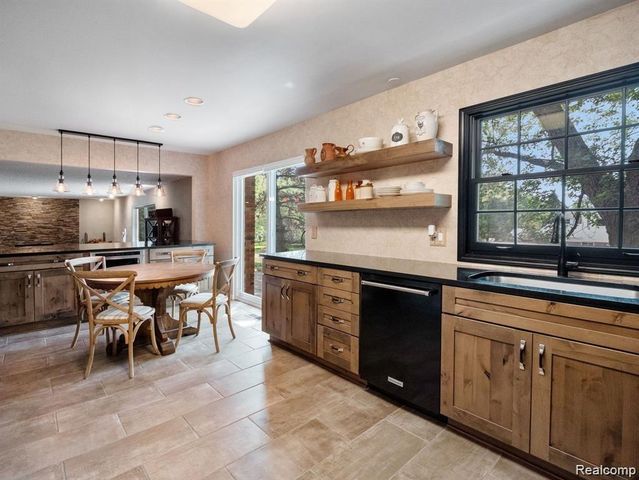 4819 THORNTREE Drive, West Bloomfield Charter Township, MI 48322