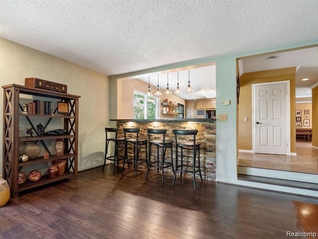 4819 THORNTREE Drive, West Bloomfield Charter Township, MI 48322