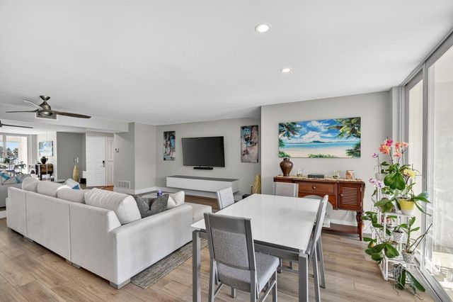 104 Half Moon Circle D2, Hypoluxo, FL 33462