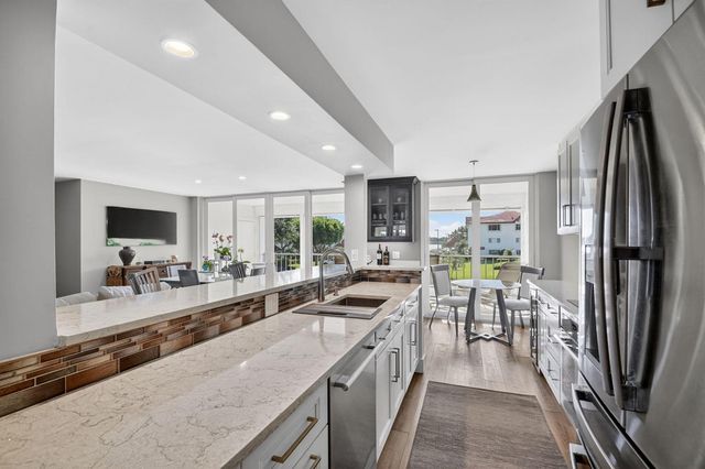 104 Half Moon Circle D2, Hypoluxo, FL 33462