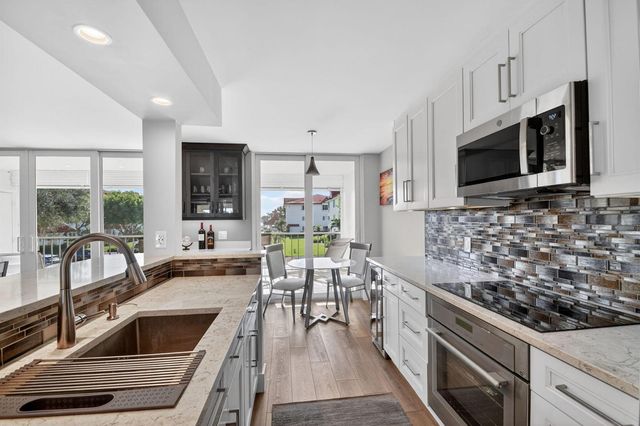 104 Half Moon Circle D2, Hypoluxo, FL 33462