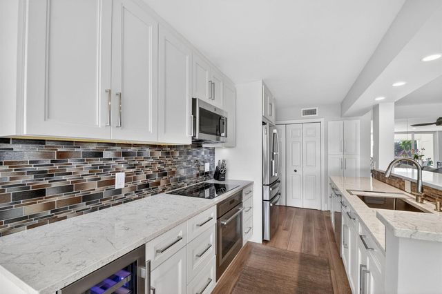 104 Half Moon Circle D2, Hypoluxo, FL 33462