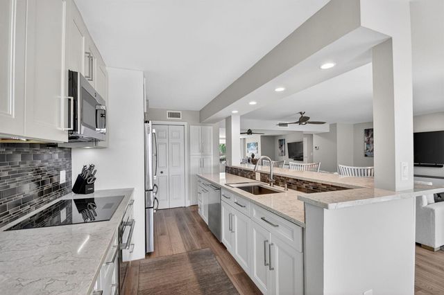 104 Half Moon Circle D2, Hypoluxo, FL 33462