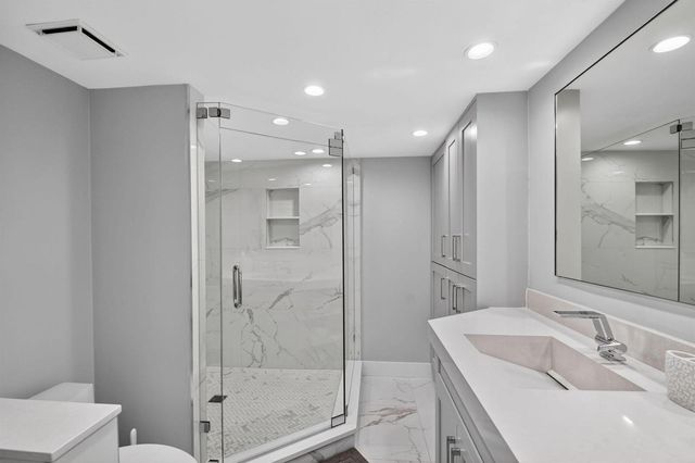 104 Half Moon Circle D2, Hypoluxo, FL 33462