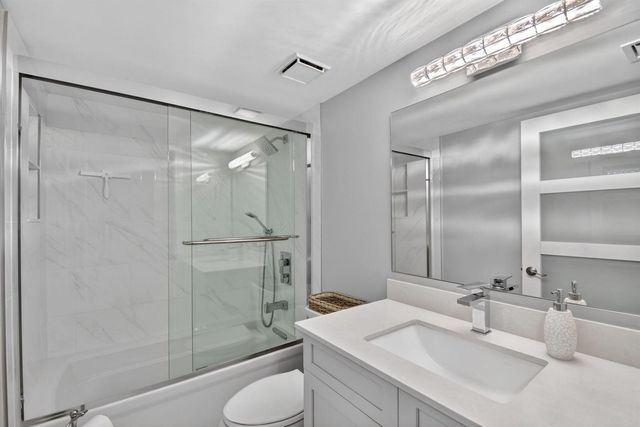 104 Half Moon Circle D2, Hypoluxo, FL 33462