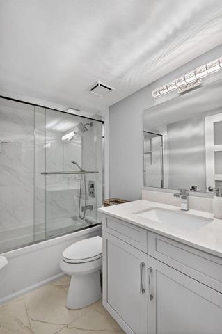 104 Half Moon Circle D2, Hypoluxo, FL 33462