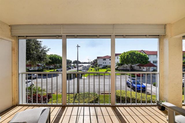 104 Half Moon Circle D2, Hypoluxo, FL 33462