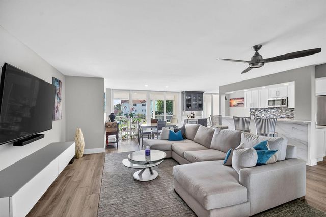 104 Half Moon Circle D2, Hypoluxo, FL 33462