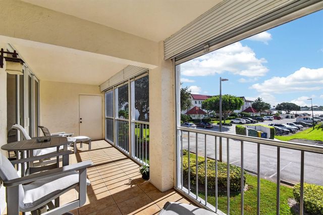 104 Half Moon Circle D2, Hypoluxo, FL 33462