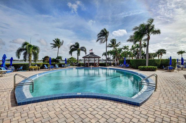 104 Half Moon Circle D2, Hypoluxo, FL 33462