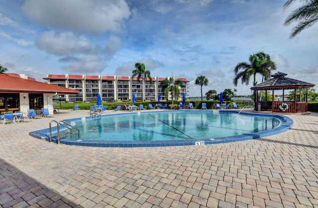 104 Half Moon Circle D2, Hypoluxo, FL 33462