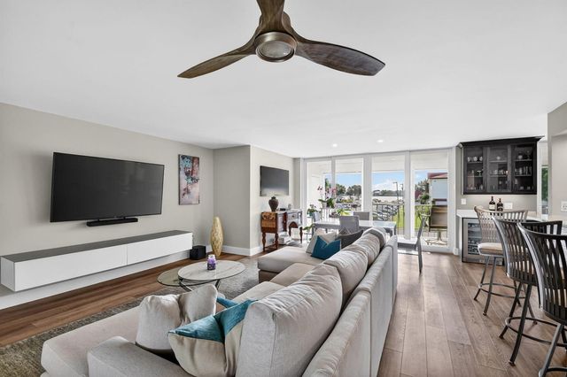 104 Half Moon Circle D2, Hypoluxo, FL 33462