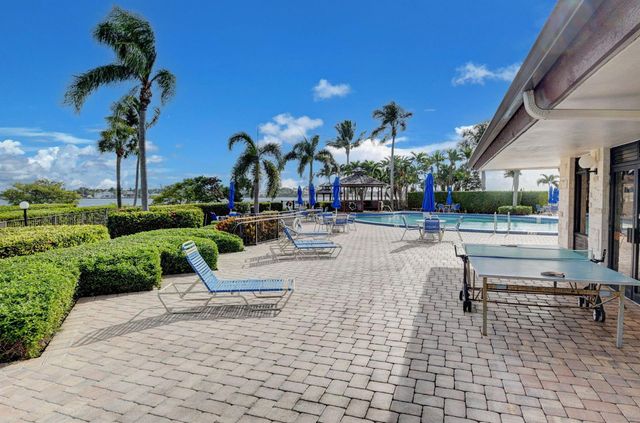 104 Half Moon Circle D2, Hypoluxo, FL 33462