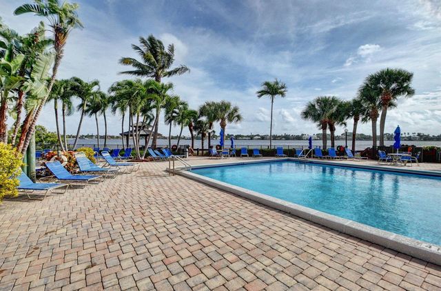 104 Half Moon Circle D2, Hypoluxo, FL 33462