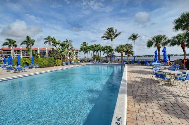 104 Half Moon Circle D2, Hypoluxo, FL 33462